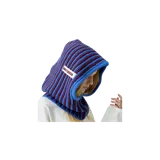 Balaclava de tejido de punto con diseño a rayas verticales en tonos azul y bordó, con etiqueta lateral de la marca Eme Studios.