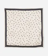 Pañuelo cuadrado de poliéster color crema con estampado de lunares negros y borde con doble línea negra.