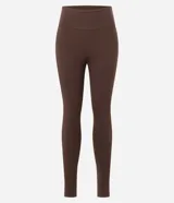 Calza legging deportiva de tiro alto, confeccionada en tejido de poliamida y elastano, con diseño liso y ajuste ceñido al cuerpo.
