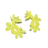 Aros colgantes con forma de triple flor de jazmín color rojo.