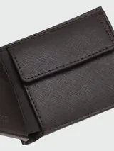 Billetera plegable Boss modelo Zair, color negro con textura fina y logo metálico plateado en la esquina inferior.