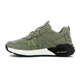 Championes Austral modelo Bariloche, color verde militar, con detalles en negro, blanco y naranja, confeccionados en malla y material sintético, con suela robusta.