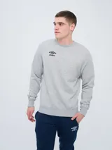 Buzo azul marino Umbro con cuello redondo y logo bordado en el pecho.