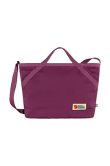 Bolso bandolera Fjallraven Vardag Crossbody color berenjena, con correa ajustable y logo de la marca en el frente.