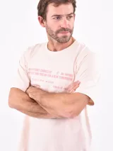 Remera blanca de algodón con estampa frontal que dice 'California' con una estrella y 'Champions League United States of America'.