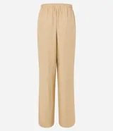 Conjunto de top bandeau y pantalón fluido de viscosa color beige con rayas verticales blancas.