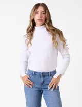 Polera de tejido fino con cuello alto, manga larga y detalle de tajo en los puños.