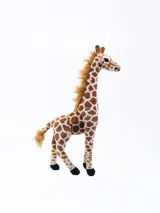 Peluche de jirafa con manchas marrones y blancas, melena y cola de lana.
