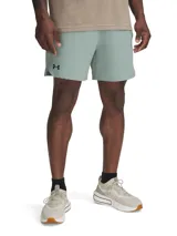 Short deportivo Under Armour de la línea Vanish, color verde menta, con logo de la marca estampado en el lateral. Cuenta con tejido ultraligero, paneles de malla para ventilación y bolsillos laterales.