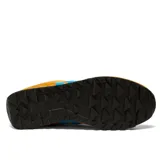 Championes Saucony modelo Jazz 81, color arena con detalles en azul.