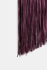 Top bandeau blanco con escote palabra de honor y bajo asimétrico con flecos.