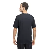 Remera deportiva Adidas de cuello redondo y manga corta, color negro con el logo de la marca estampado en blanco en el centro del pecho.