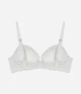 Soutien blanco con aro y copa moldeada, confeccionado en encaje floral. Posee breteles finos ajustables y cierre posterior por colchetes. El diseño presenta laterales anchos y un borde festoneado en la cintura.