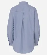 Camisa de tricolina marca Cortelle, con cuello solapa, abotonado delantero y mangas largas, con estampa de rayas en hilo teñido.