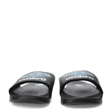 Sandalia tipo ojota Umbro modelo Pro Foam, color negro con el logo de la marca estampado en celeste y blanco en la tira superior.