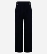 Pantalón recto de punto roma con estampa de raya de tiza, cintura alta con hebillas laterales.
