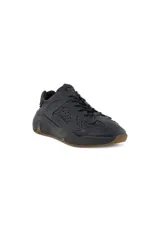 Championes urbanos Ecco Chunky Sneaker color negro, con suela marrón y detalles perforados.