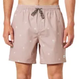 Short de baño rosado con estampado de flores blancas, cintura elástica y cordón ajustable.