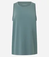 Musculosa deportiva de mujer marca Get Over, confeccionada en tejido de poliamida con elastano. Presenta escote redondo, sisas amplias y un diseño holgado con recorte horizontal en la espalda que incluye un pliegue central para mayor libertad de movimiento.