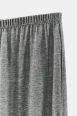 Pantalón baggy gris melange confeccionado en hilatura con lana, de tiro bajo y cintura elástica.