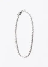 Pulsera de plata 925 con diseño de eslabones trenzados.