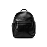 Mochila cartera Korium modelo Maxine, color negro, con cierre de cremallera metálica, bolsillo frontal y asas ajustables.