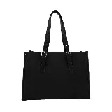 Cartera mediana tipo shopper color marrón, con doble asa de hombro y cierre superior. Incluye un dije colgante con forma de labios y logo de la marca en color fucsia.