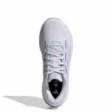 Championes Adidas Questar 4 W para mujer, diseñados para running. Capellada de tejido en color lila con las clásicas tres tiras de la marca, detalles en verde lima y suela blanca con amortiguación.