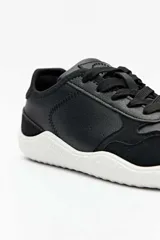 Championes deportivos Paddock modelo Extremes en combinación de colores blanco y beige, con suela de goma texturizada en tono caramelo y cordones blancos.
