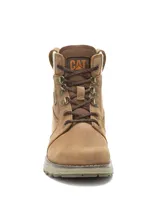Bota Caterpillar de caña media para mujer, modelo Charli WP, color marrón, confeccionada en cuero con cuello de tela texturizada en tono tostado y suela de goma estructurada.