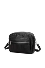 Bandolera Las Oreiro de diseño acolchado con textura combinada, cierre principal y bolsillo frontal con cierre metálico. Incluye correa ajustable y extraíble.