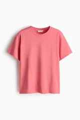 Remera de corte recto en punto suave de algodón con cuello redondo ribeteado y hombros ligeramente caídos.