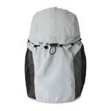 Gorro de surf Rip Curl color gris, con visera plana, solapa protectora para el cuello y barbiquejo ajustable.