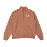 Buzo color beige con cierre de media cremallera, cuello alto y bolsillo tipo canguro. Estampado frontal con el logo de New Balance y la leyenda "Athletic Dept.".