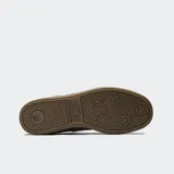 Championes New Balance modelo 508 de color negro, con detalles en blanco y suela de goma marrón. Combinan malla y gamuza, con el característico logo "N" en los laterales y cordones blancos.