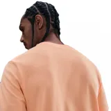 Remera de manga corta, cuello redondo y calce ajustado, color negro, con el logo de Nike bordado en blanco en el lado izquierdo del pecho.