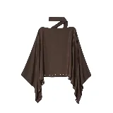 Top tipo capa color marrón con lazo al cuello y detalle de tachas plateadas en el ruedo.