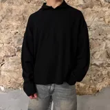 Chomba polo negra de micropanal, corte boxy y mangas largas.