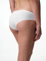 Bombacha tipo bikini de microfibra con corte láser, diseño de tiro medio y calce limpio sin costuras visibles.