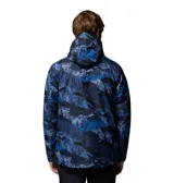 Campera 3 en 1 Columbia con tecnología Omni-Tech impermeable y transpirable, y forro termorreflectante Omni-Heat. Cuenta con capucha ajustable, ventilación en axilas, faldón cortaviento, múltiples bolsillos con cremallera y puños ajustables. Diseño estampado con motivos de montaña en tonos azules.