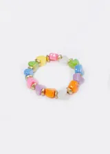 Pulsera elástica con cuentas de plástico en forma de corazón de colores pastel y separadores dorados.
