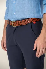 Bermuda color beige de algodón y tencel, de corte recto.