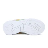 Zapatillas urbanas con plataforma, color blanco con detalles en amarillo, verde y marrón.