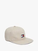 Gorra de béisbol Tommy Jeans confeccionada en tejido ripstop color beige, con visera plana y parche con logo de la marca en la parte frontal.