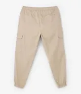 Pantalón jogger negro de sarga de algodón y elastano, con bolsillos cargo laterales y tobillos ajustados.