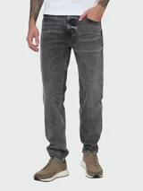 Jean de corte recto y tiro medio, confeccionado en denim de algodón con efecto lavado en tono gris oscuro. Presenta cierre de botón y cremallera, con diseño clásico de cinco bolsillos.