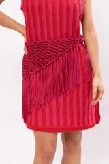 Bandana tejida a mano en crochet color fucsia, para usar en la cintura o en la cabeza.