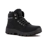 Bota de estilo outdoor color negro, con cordones, cuello acolchado y suela de goma con relieve antideslizante.