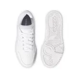 Zapatillas Adidas Hoops 3.0 de estilo urbano, color blanco, con exterior de cuero sintético, forro textil, plantilla de EVA y suela de goma.