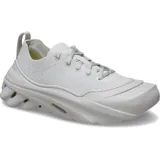 Championes Crocs Echo Surge de diseño deportivo y urbano. Presentan una parte superior de punto elástico en color verde militar con cordones tradicionales en tono celeste y blanco. Cuentan con una entresuela gruesa y exagerada de color beige con aberturas laterales y plantilla LiteRide.